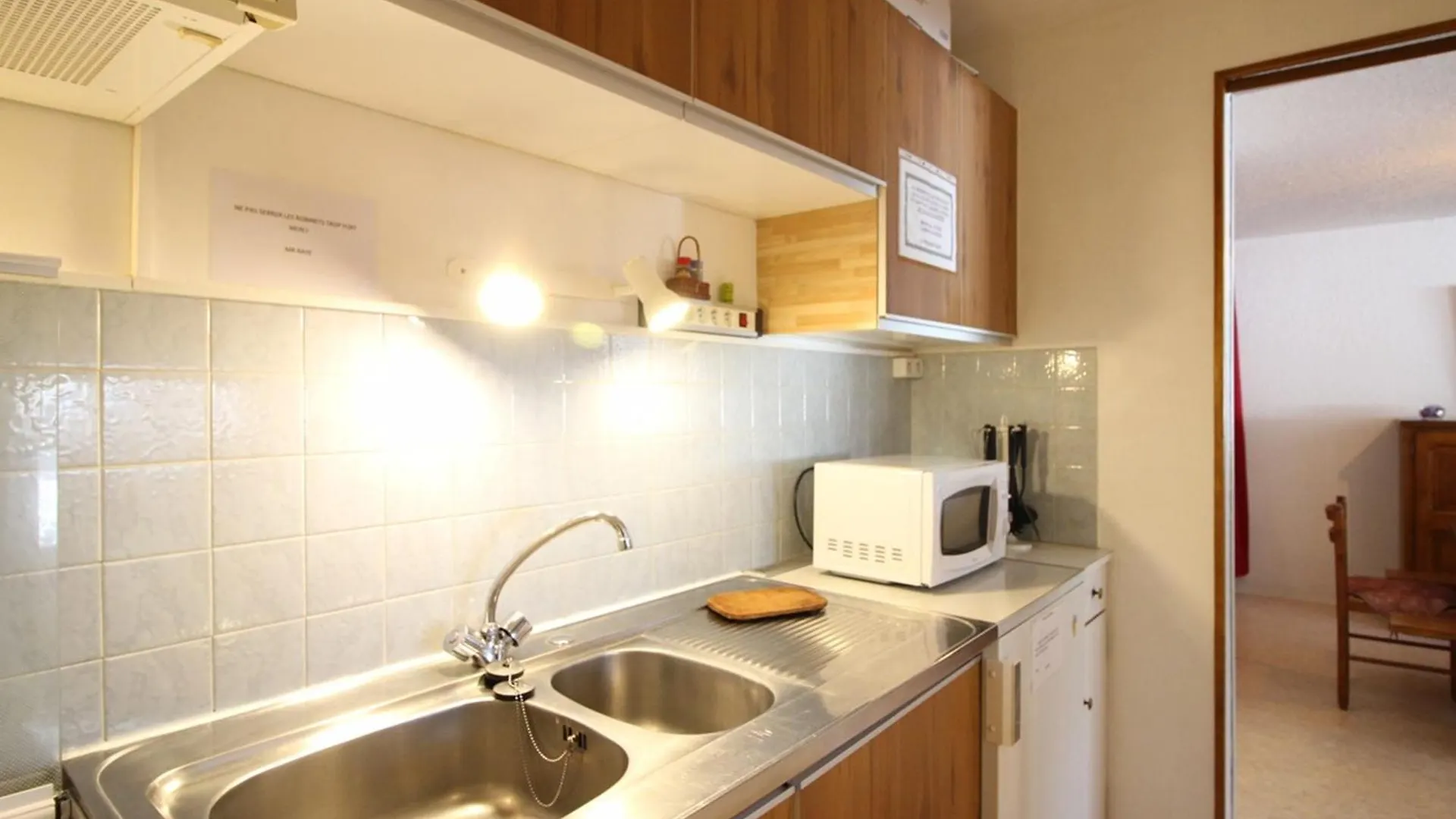 Appartement F2 Au Pied Des Pistes Avec Balcon, Parking Et Local A Skis - Fr-1-415-62 Le Mont-Dore 0*,  France